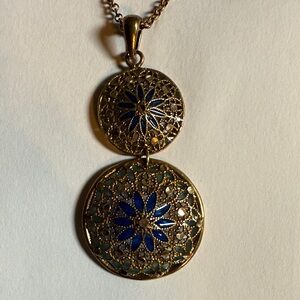 Elegant Blue and Gold Pendant Necklace